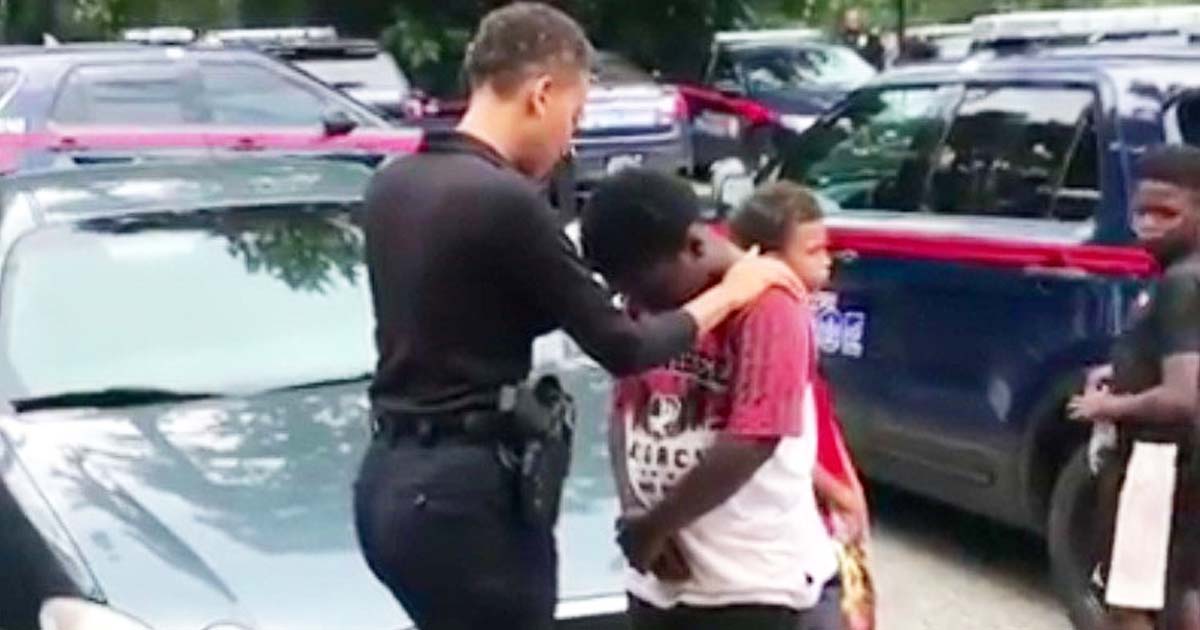 Officer-prays-for-boy