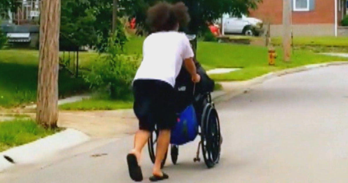 teen-helps-elderly-wheelchair-tornado