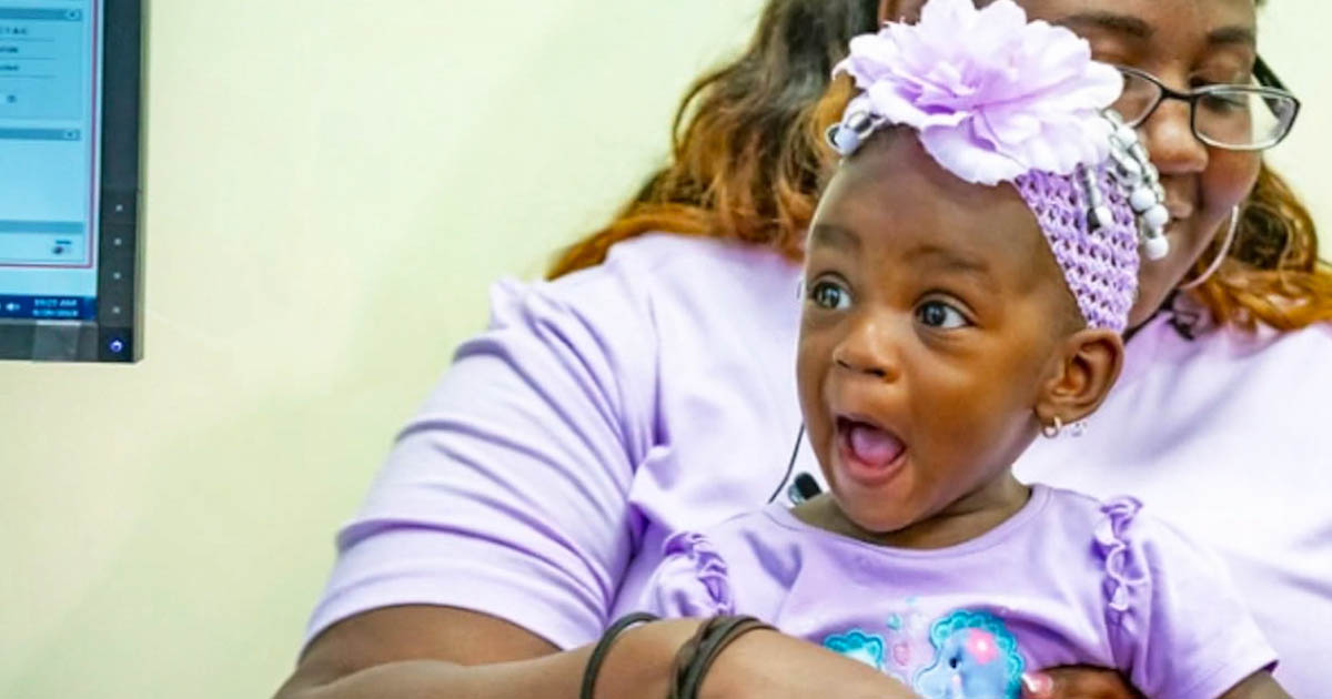 baby-hears-moms-i-love-you