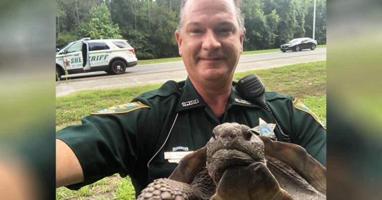 officer-torto-selfie
