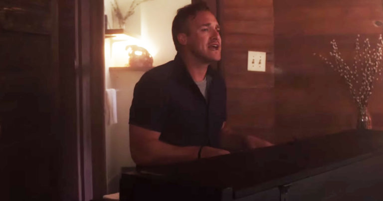 Sanctus-Real-Jesus-Loves-You