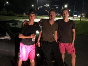 canadian-teens-pushes-car