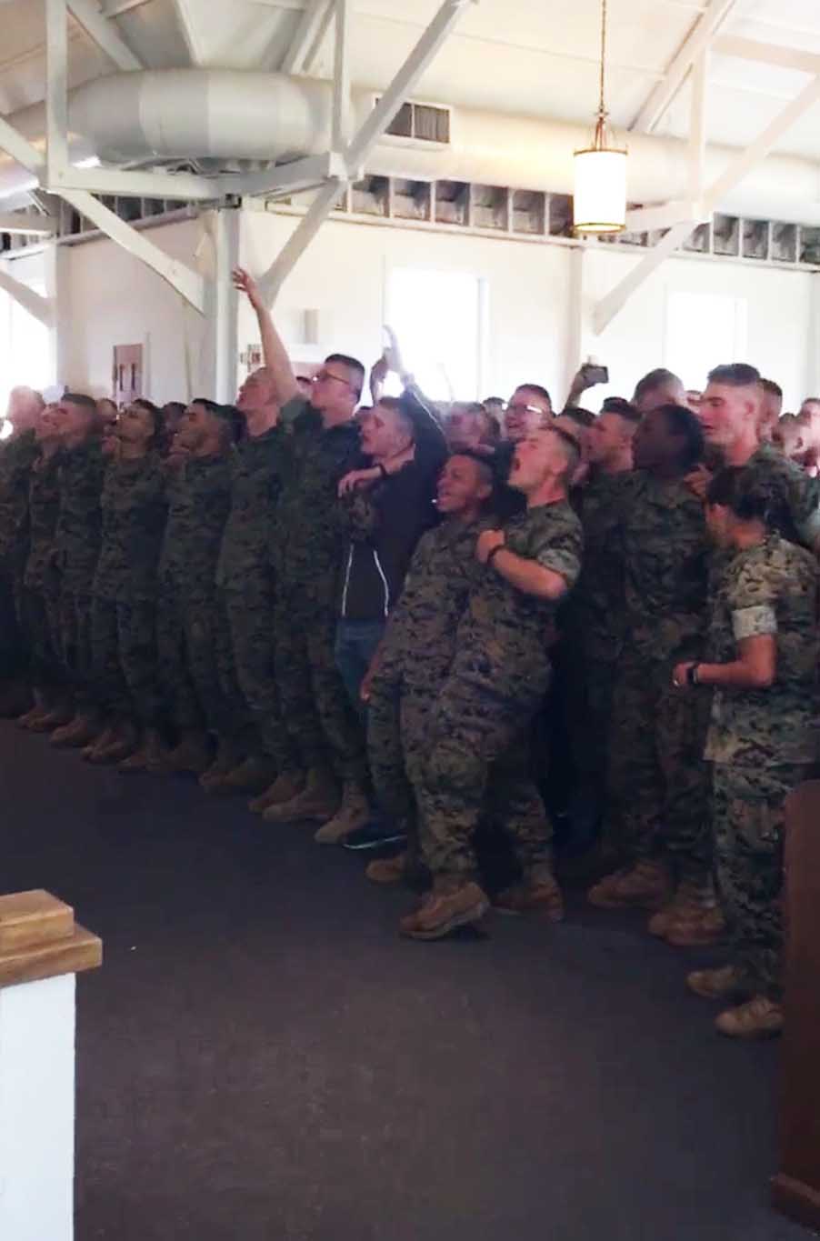 marines-sings-10000-reasons