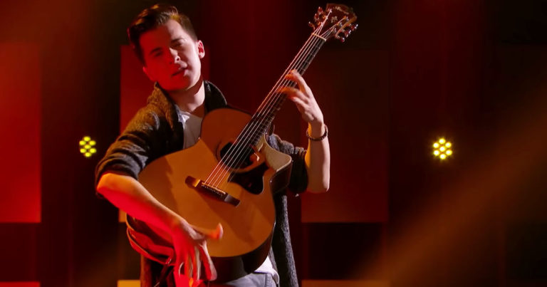 Marcin-Patrzalek-Guitarist-AGT