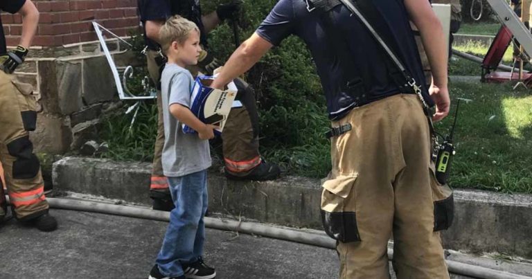 boy-gives-firefighters-icecream