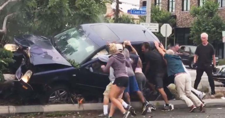 good-samaritans-rescues-trapped-people
