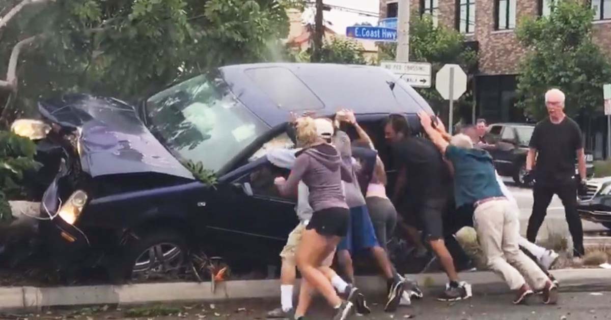 good-samaritans-rescues-trapped-people