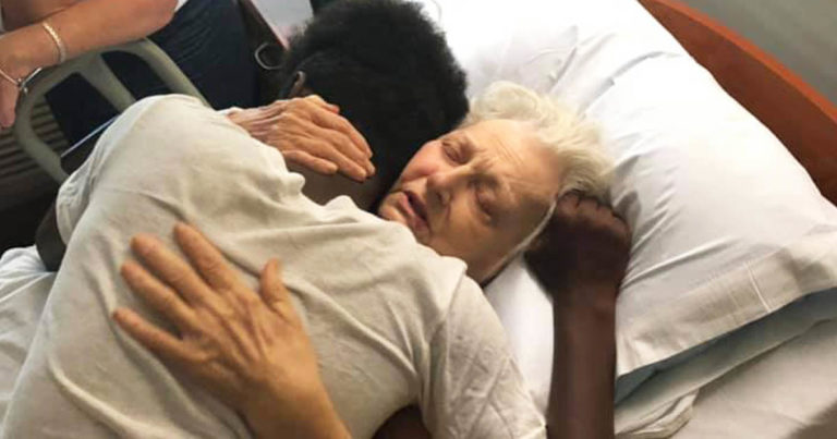 teen-cares-elderly-neighbors