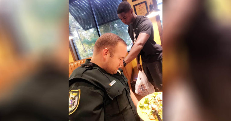 teen-prays-for-police-officer
