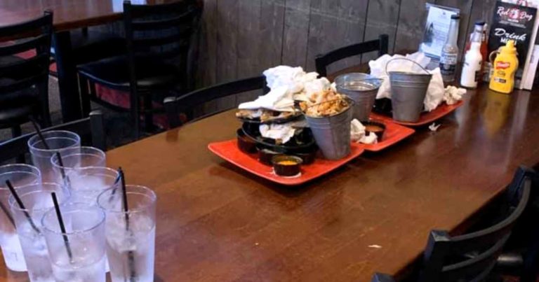 boys-clean-restaurant