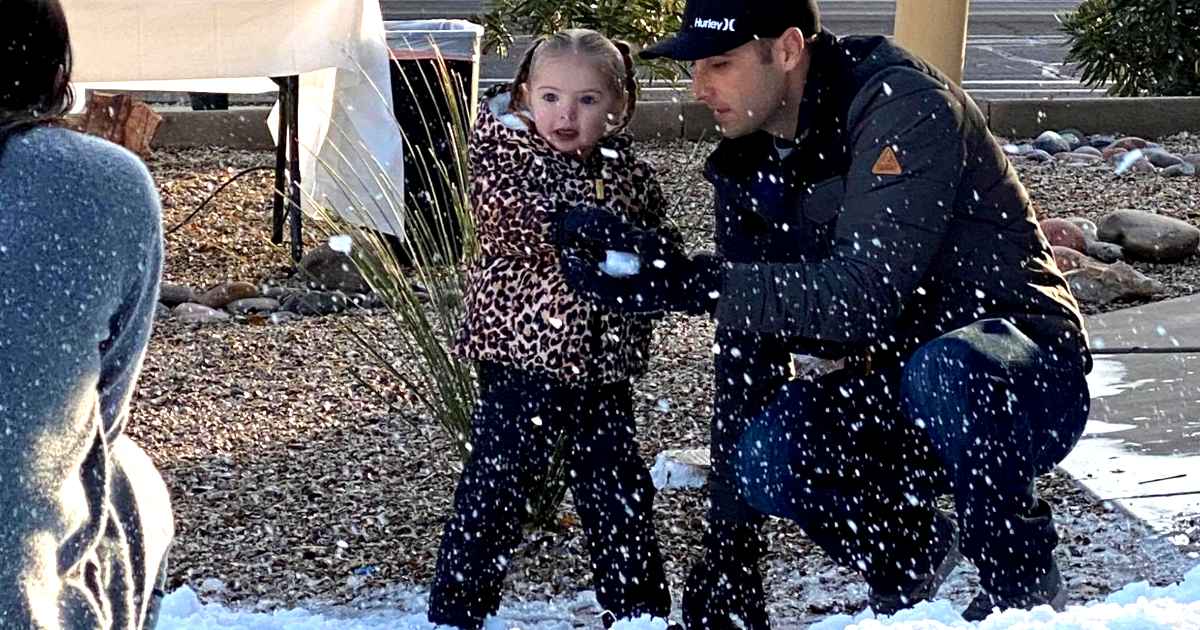 police-officers-snow