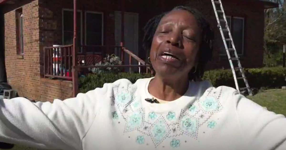 woman-prays-for-roofing