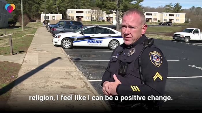 officer-plays-with-kids-3