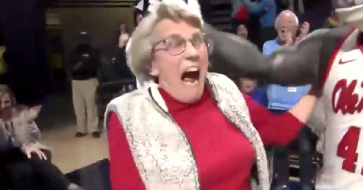 grandma-sinks-putt