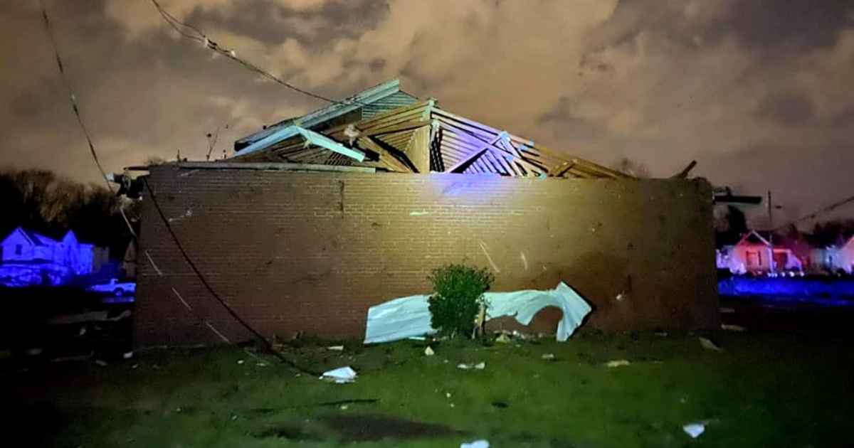 nashville-church-worship-after-tornado