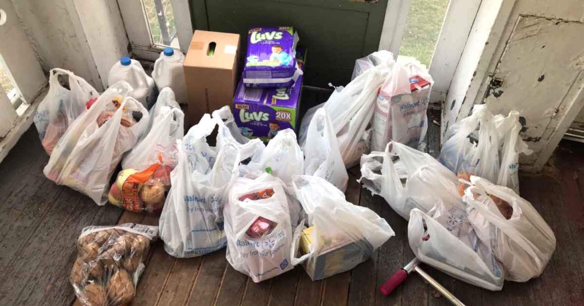 landlord-buys-groceries-for-tenant