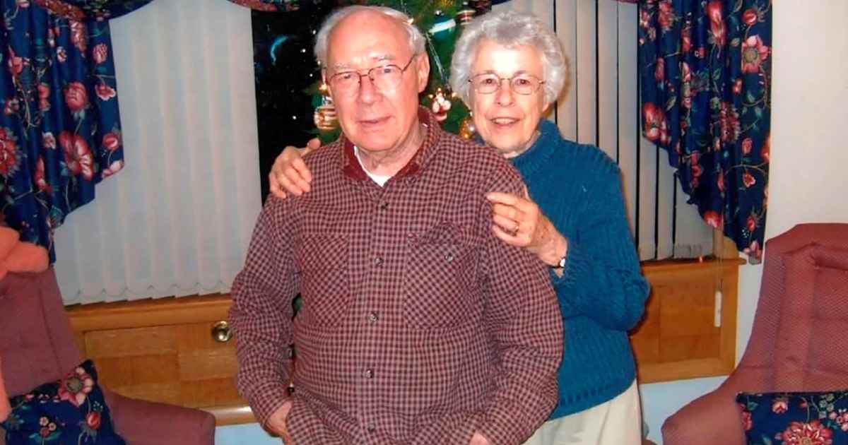 couple-dies-holding-hands-coronavirus