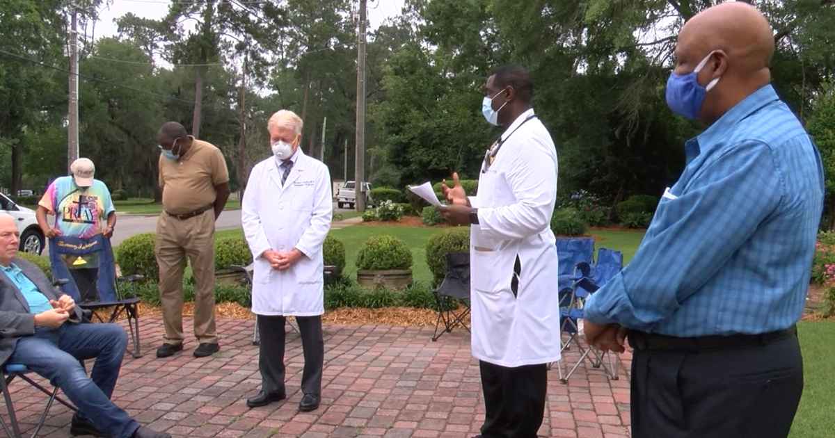 medical-professionals-pray-for-nation