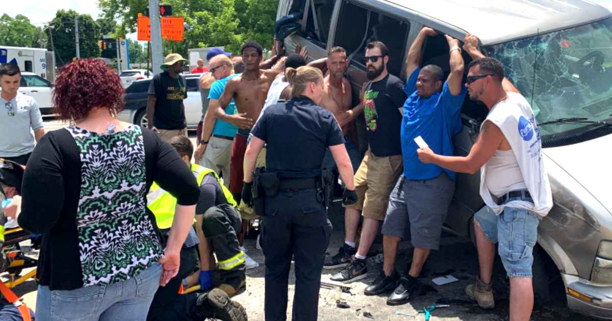 strangers-lift-van-save-woman