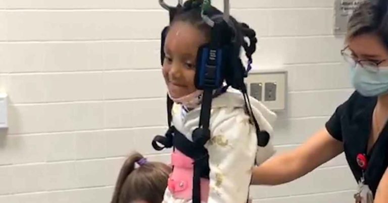 girl-with-spinal-injury-sings