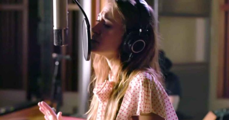 lauren-daigle-rescue-kelly-clarkson