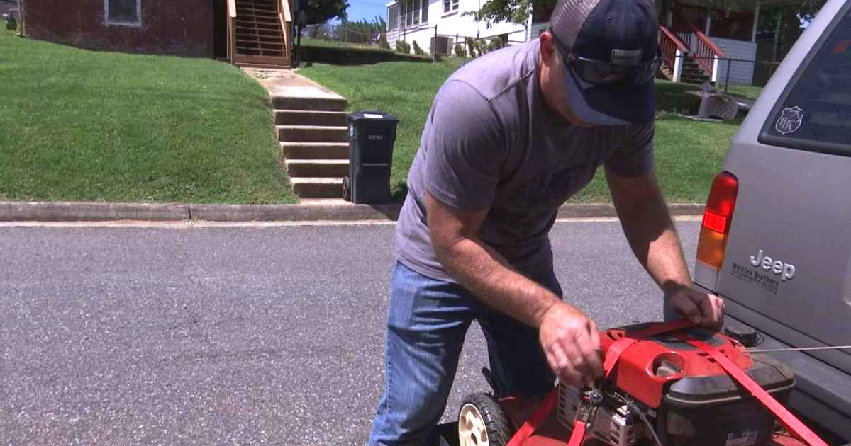 officer-mows-lawn-for-woman-after-son-dies