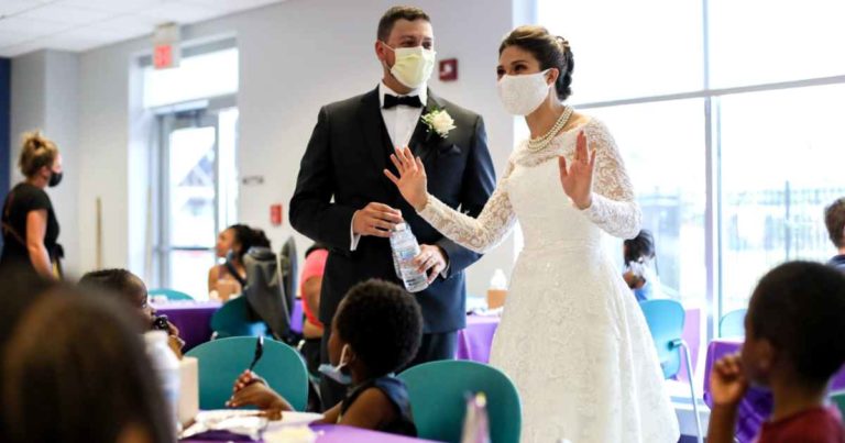 newlyweds-feeds-homeless
