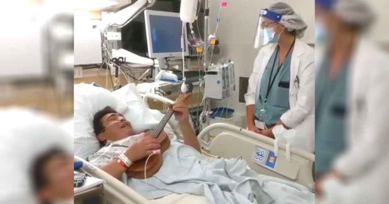 patient-sings-duet-with-doctor