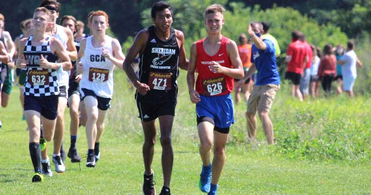 runner-helps-injured-competitor-finish-race
