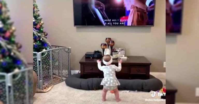 baby-girl-praising-god