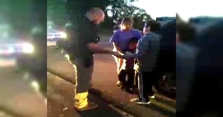 boy-prays-with-police-officer