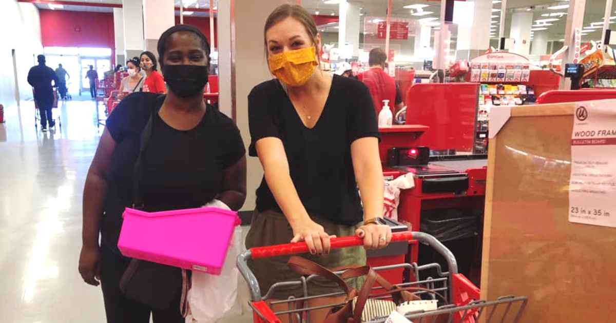 stranger-pays-for-school-supplies