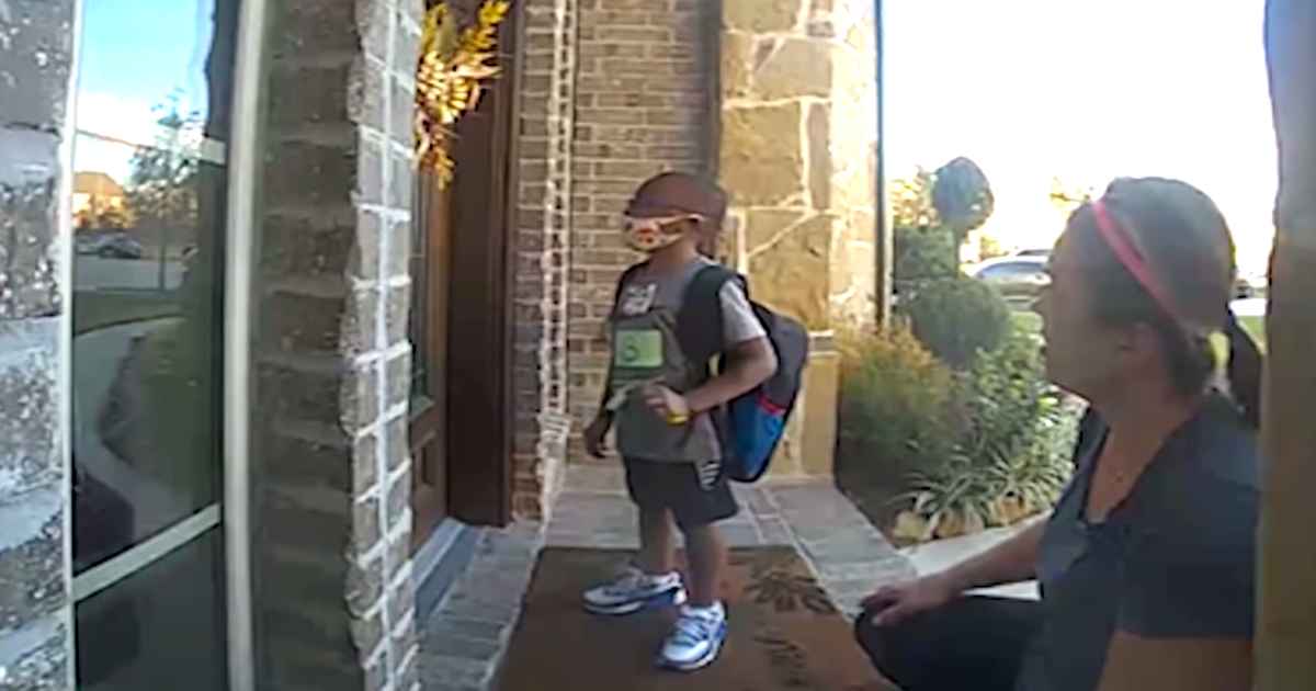 boy-gets-off-at-wrong-bus-stop-colton-franklin