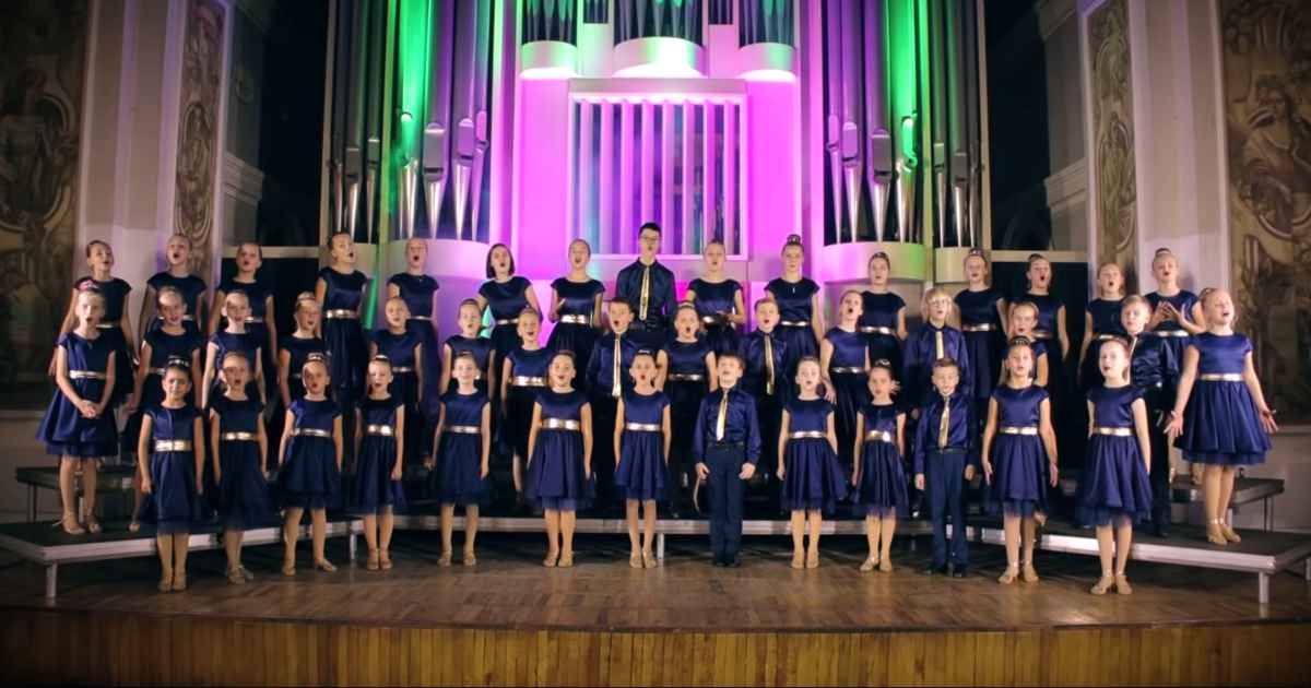 color-music-choir-alone
