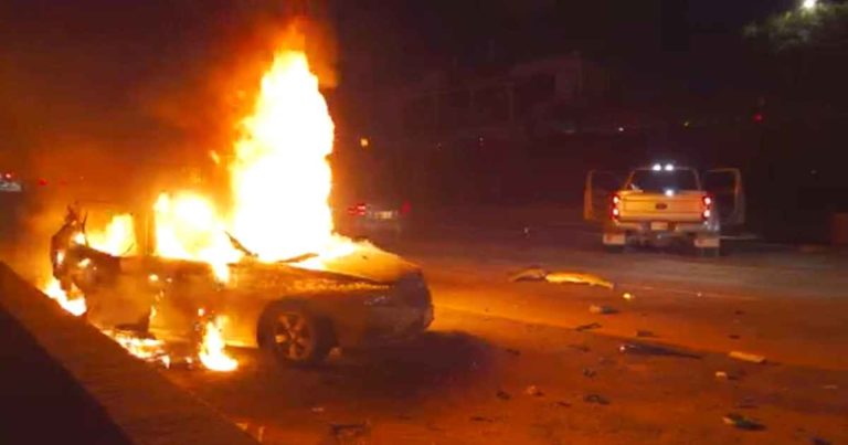 strangers-rescue-women-from-burning-car