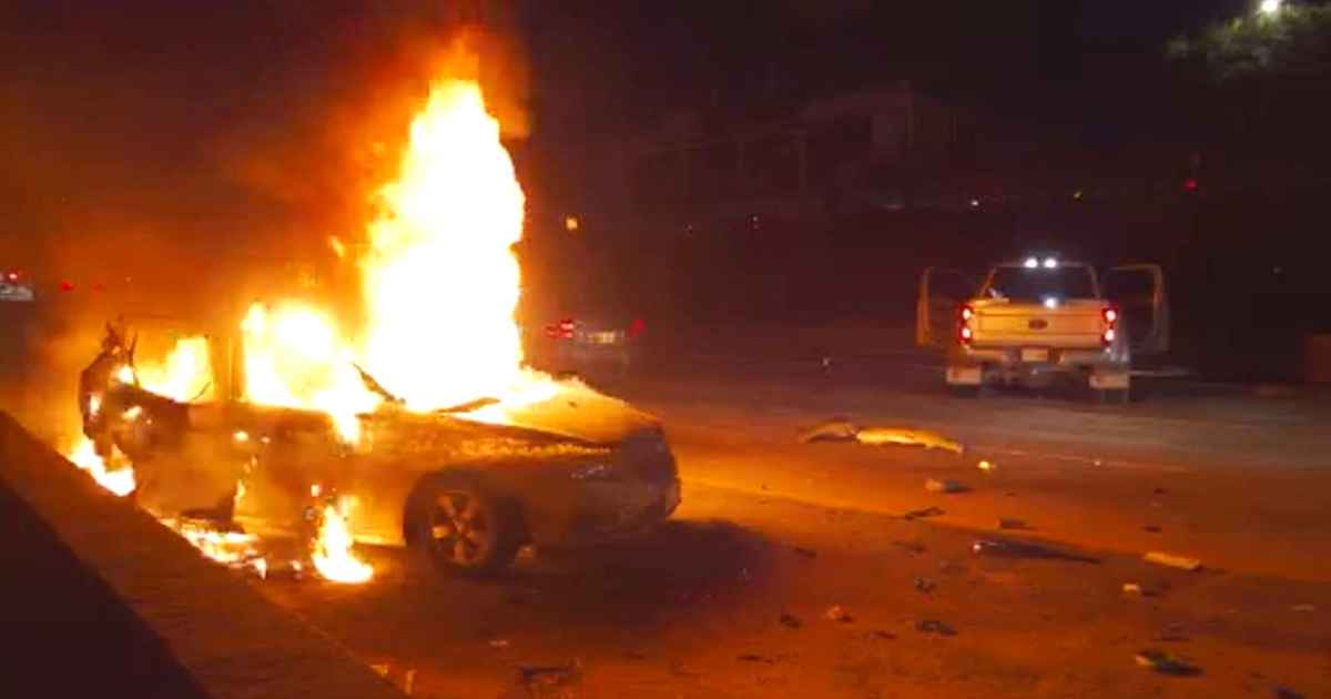 strangers-rescue-women-from-burning-car