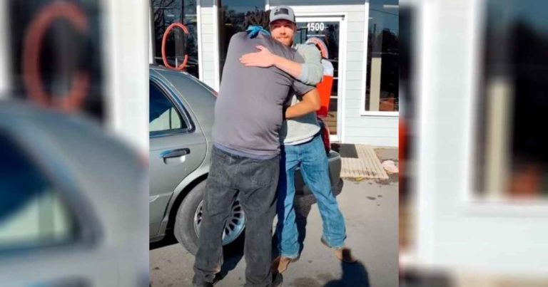 gas-station-cashier-surprise