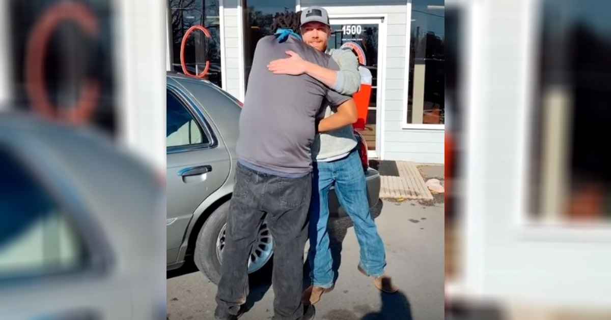 gas-station-cashier-surprise