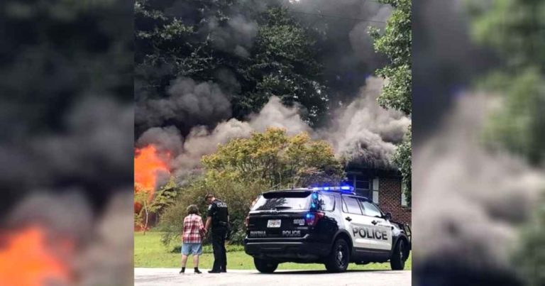 officer-prays-for-elderly-woman