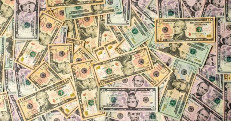 man-returns-money-found-in-couch-howard-kirby