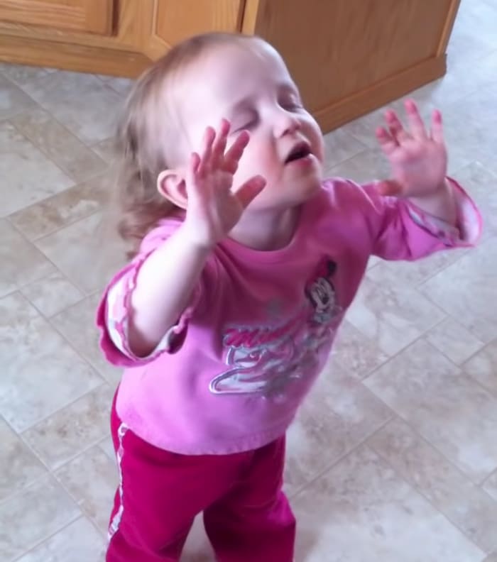 little-girl-worshipping-God-2