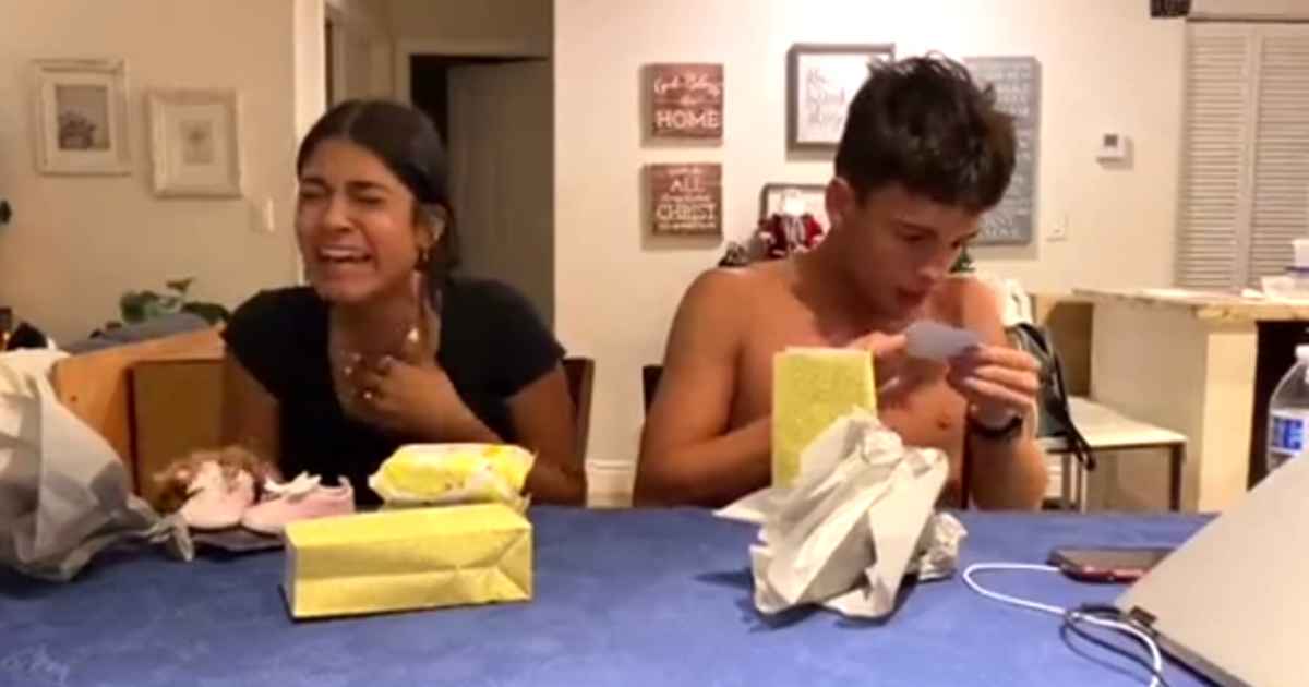 siblings-pregnancy-announcement