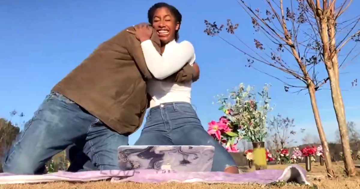 girl-prays-at-mother's-grave