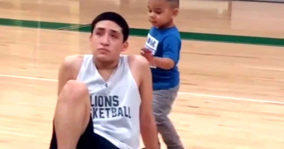 little-boy-basketball-manager
