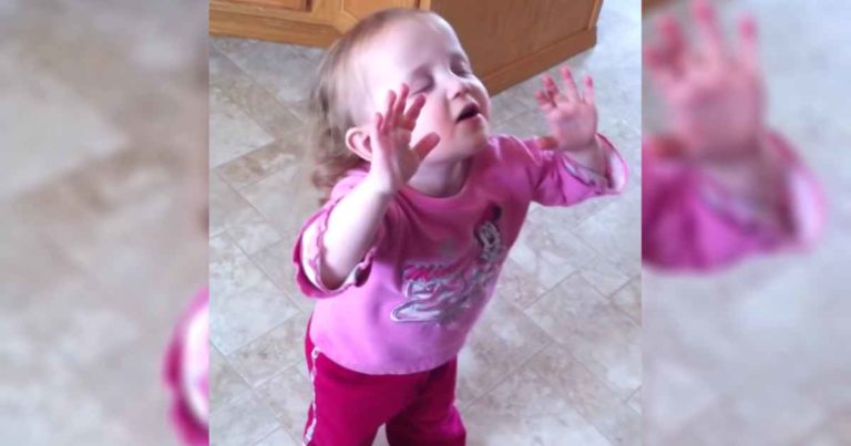 little-girl-worshipping-God