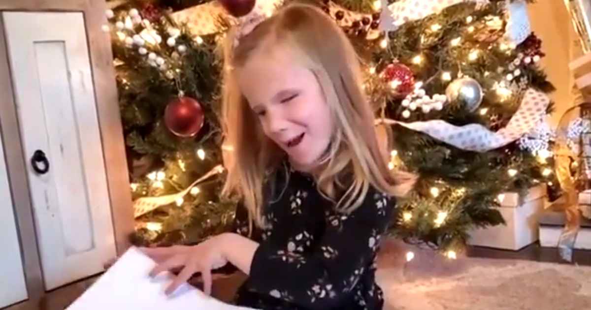 aunt-surprises-blind-niece-with-braille-harry-potter-books