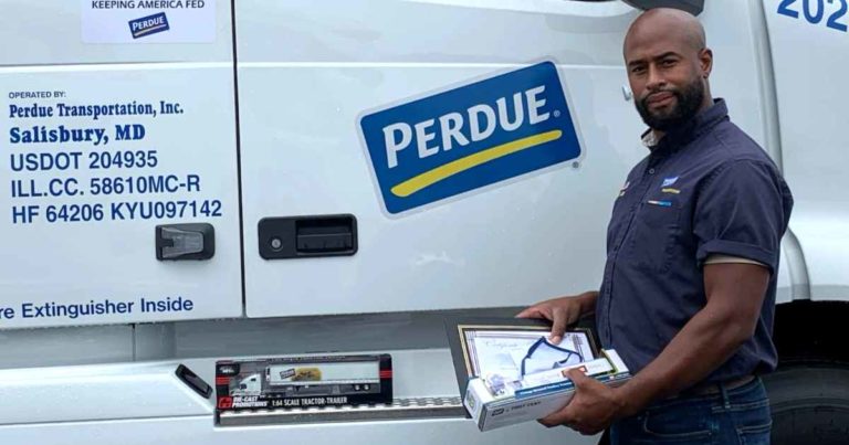 truck-driver-helps-dad