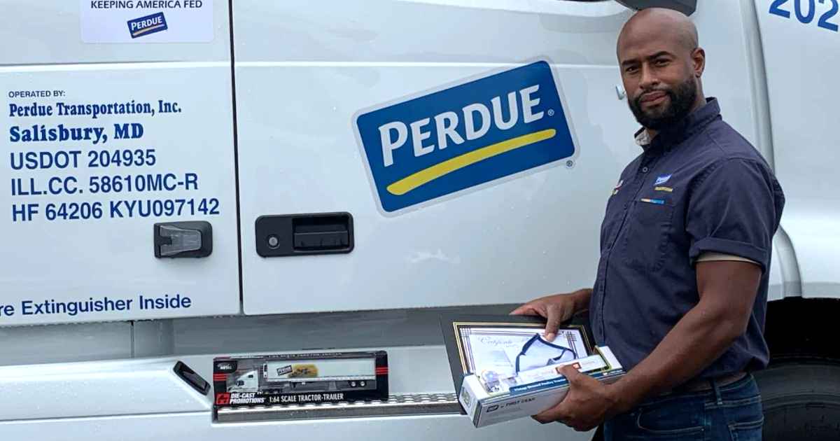 truck-driver-helps-dad