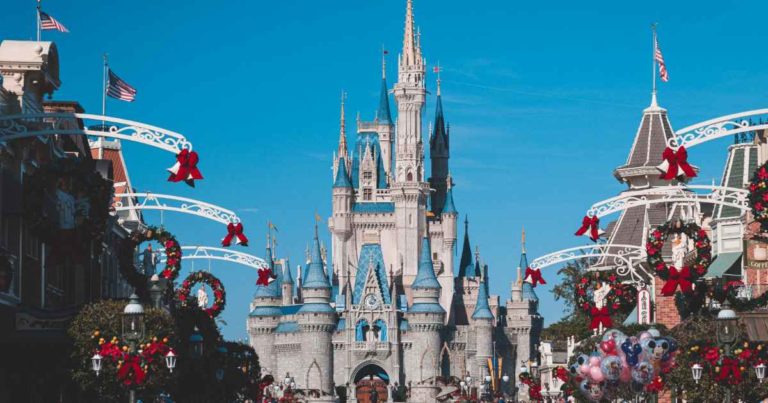 walt-disney-world-employee-saves-woman