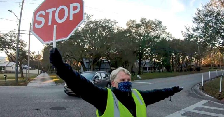 crossing-guard-saves-little-girl